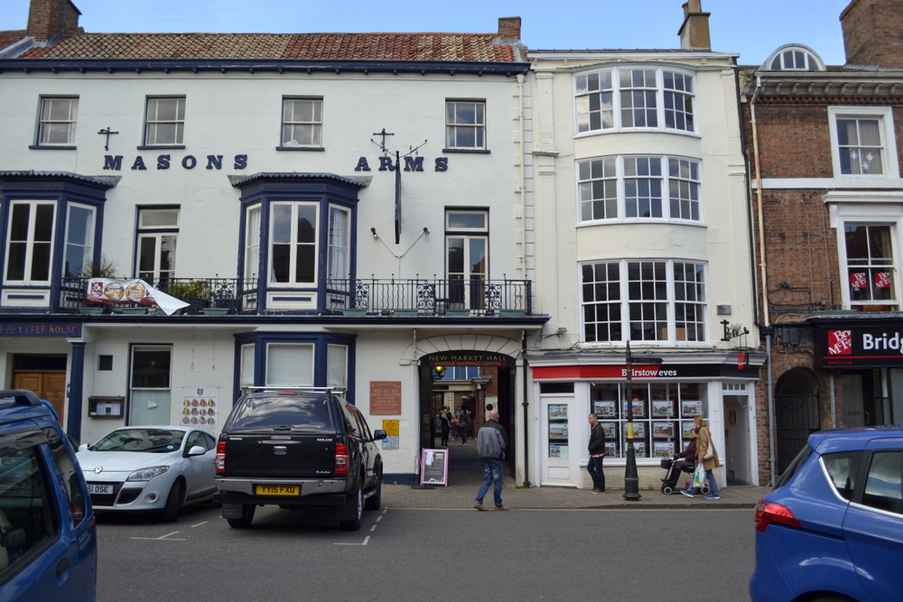 13 CORNMARKET LOUTH LN11 9PY,