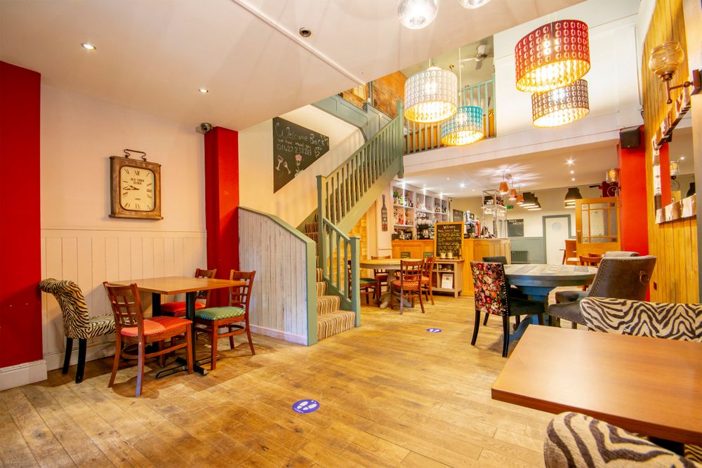 THE CLOCK HOUSE BAR & BISTRO 3 LORD STREET GAINSBOROUGH DN21 2DD,
